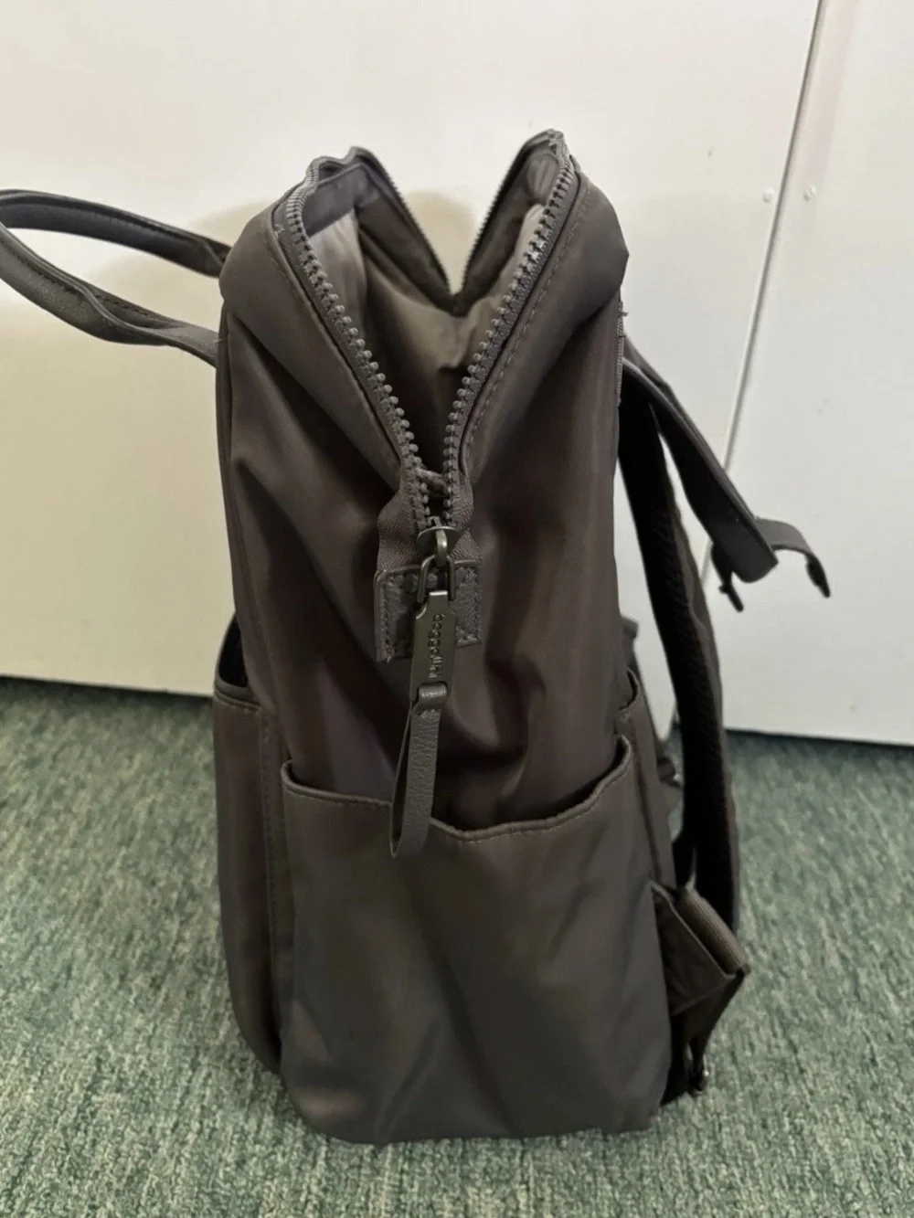 Baggallini Soho Laptop Travel Backpack Gray Lightweight Nylon RFID